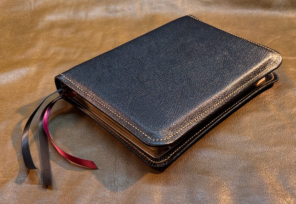 Capra Lux goatskin Bible with emphasis on yapp